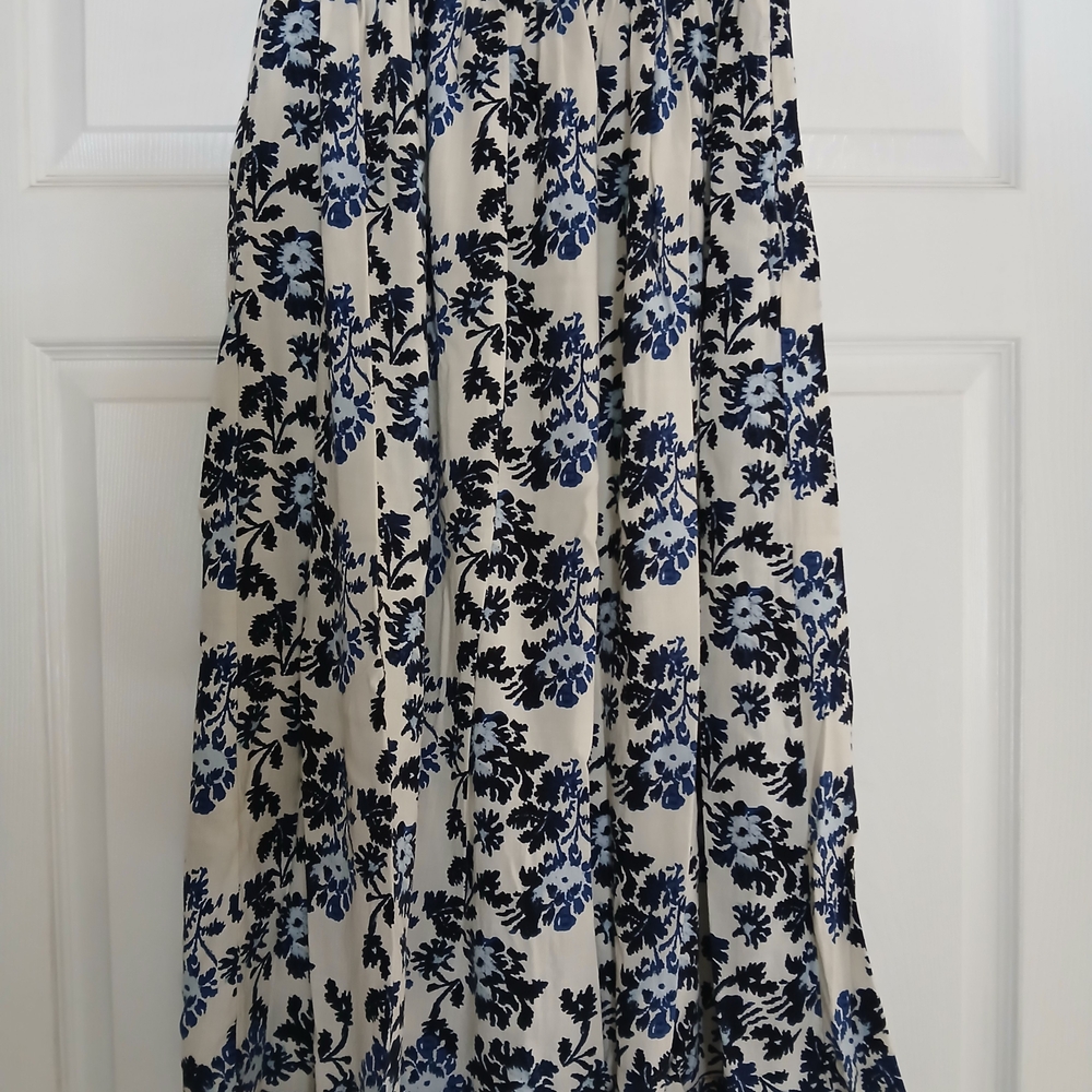Max Studio Blue and White Floral Skirt Pockets